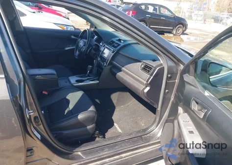 2013 Toyota Camry Se z USA, uszkodzony, nr VIN 4T1BF1FK4CU564930